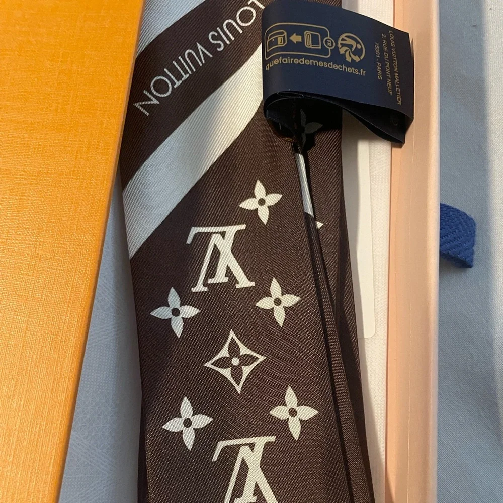 Louis Vuitton Monogram Silhouette BB Bandeau - Picture 2 of 10